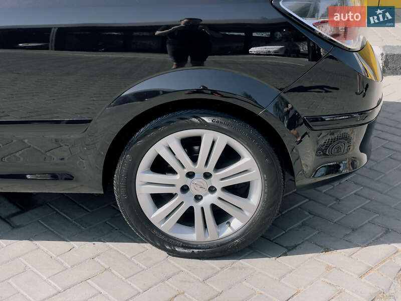 Хэтчбек Opel Astra 2009 в Ровно