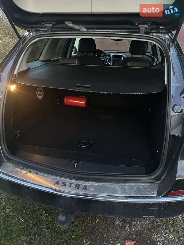 Универсал Opel Astra 2013 в Стрые
