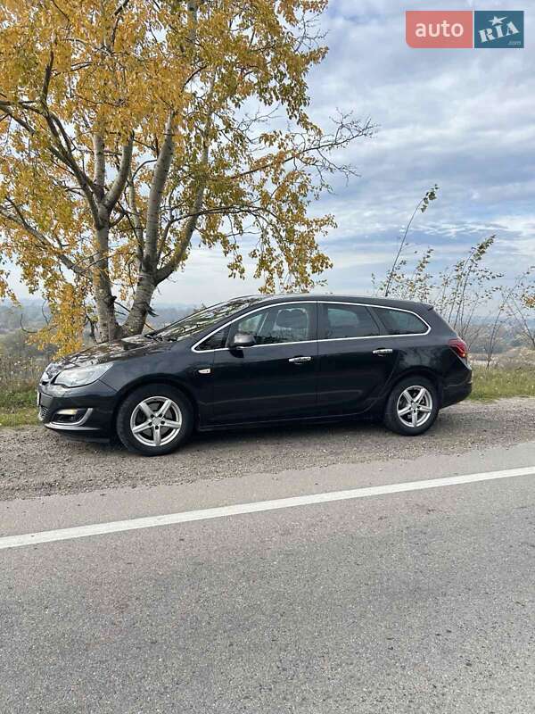 Универсал Opel Astra 2013 в Стрые