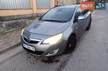 Универсал Opel Astra 2011 в Львове