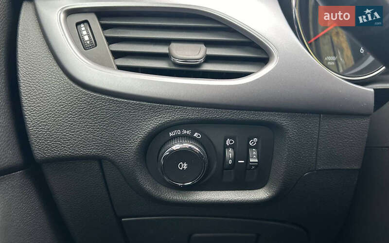 Універсал Opel Astra 2016 в Чернівцях