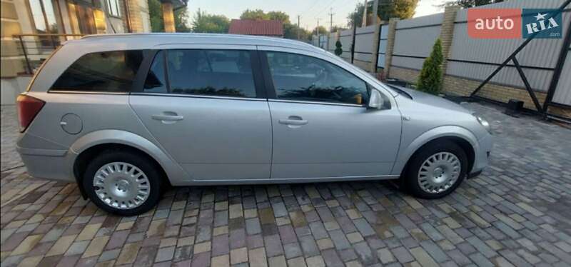 Универсал Opel Astra 2011 в Конотопе