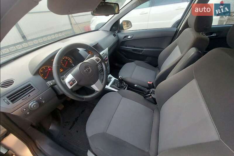 Универсал Opel Astra 2011 в Конотопе