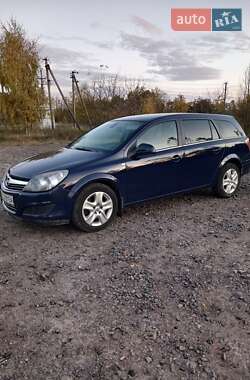 Универсал Opel Astra 2010 в Каменке-Бугской