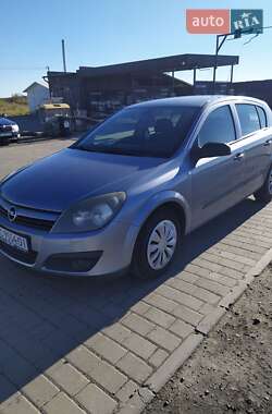 Хетчбек Opel Astra 2004 в Жовтанцях