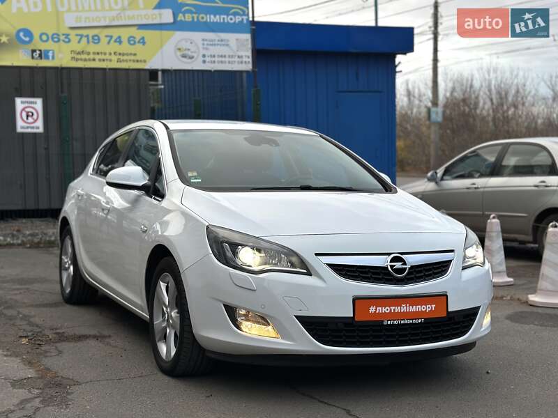 Хэтчбек Opel Astra 2010 в Сумах