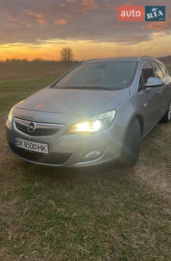 Универсал Opel Astra 2011 в 