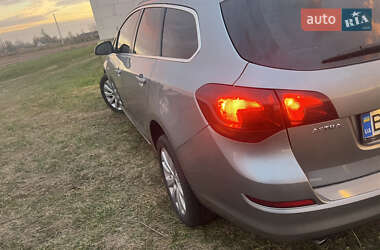 Универсал Opel Astra 2011 в 