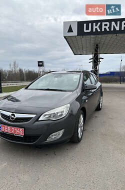 Універсал Opel Astra 2011 в Дубні