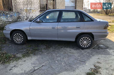 Седан Opel Astra 1995 в Ровно