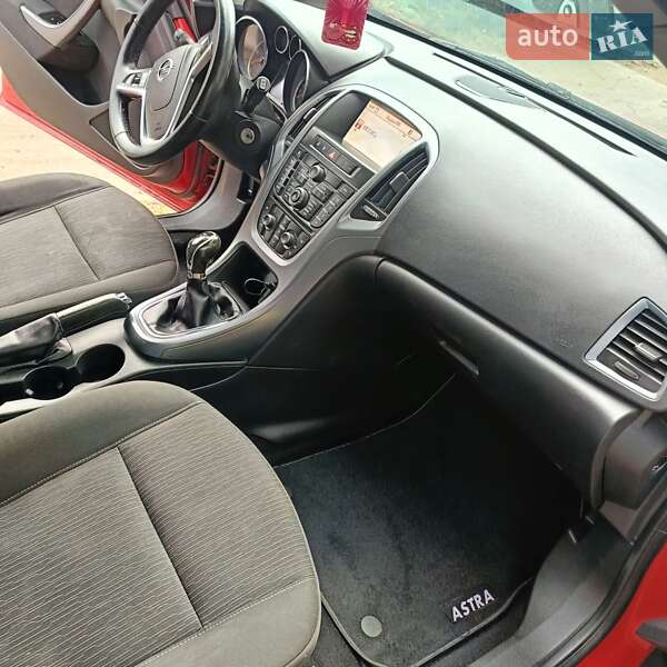 Універсал Opel Astra 2012 в Ізюмі