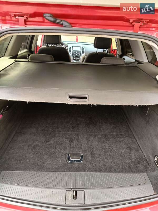 Універсал Opel Astra 2012 в Ізюмі