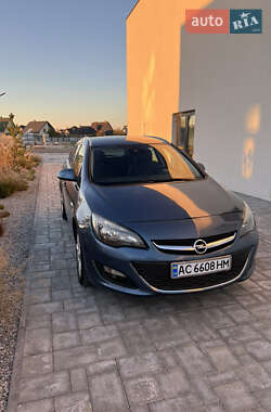 Універсал Opel Astra 2014 в Луцьку