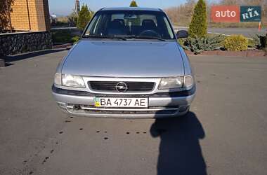 Седан Opel Astra 1998 в Благовещенском