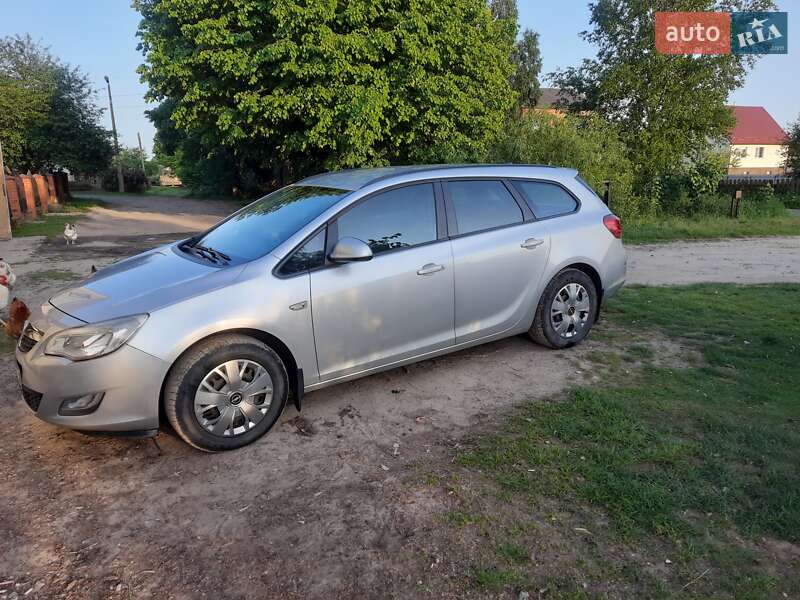 Универсал Opel Astra 2012 в Ратным