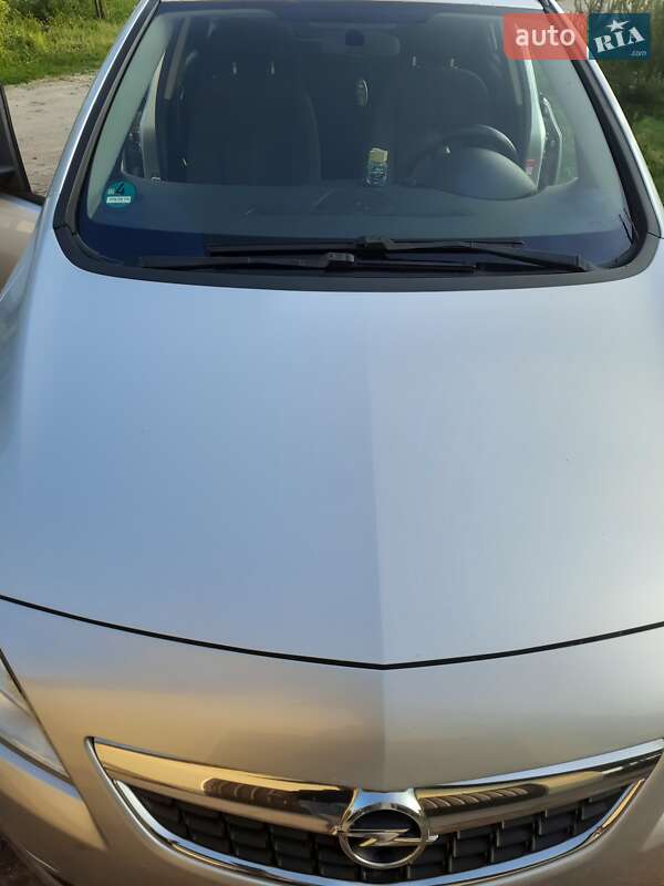 Универсал Opel Astra 2012 в Ратным