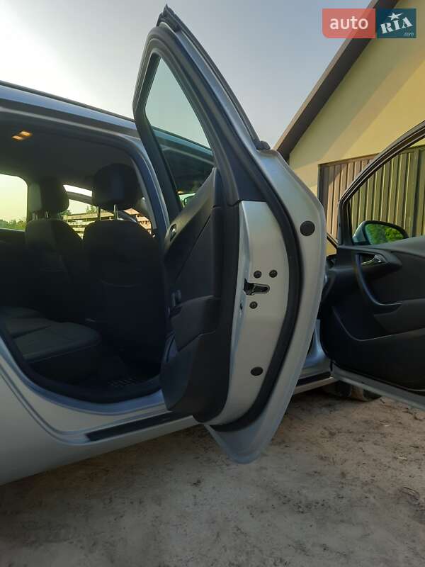 Универсал Opel Astra 2012 в Ратным