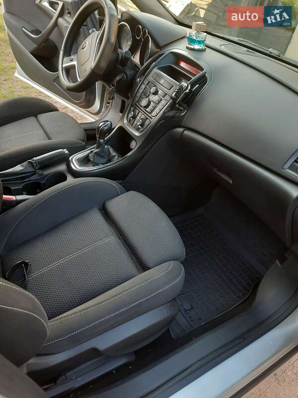 Универсал Opel Astra 2012 в Ратным