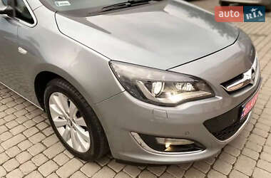 Универсал Opel Astra 2012 в 
