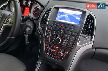 Универсал Opel Astra 2012 в 