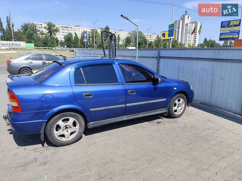 Седан Opel Astra 2006 в Киеве