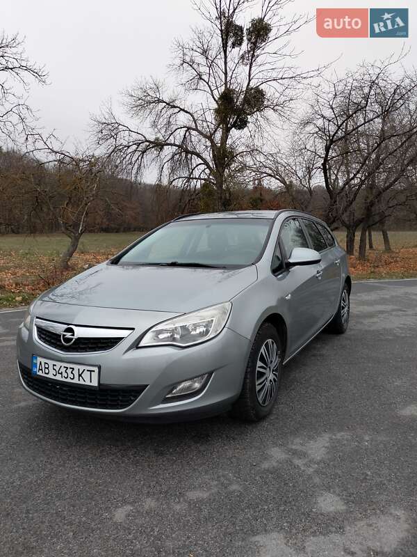 Универсал Opel Astra 2011 в 