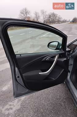 Универсал Opel Astra 2011 в 