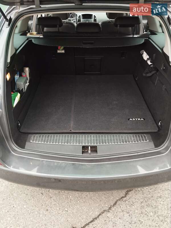 Универсал Opel Astra 2011 в Ровно