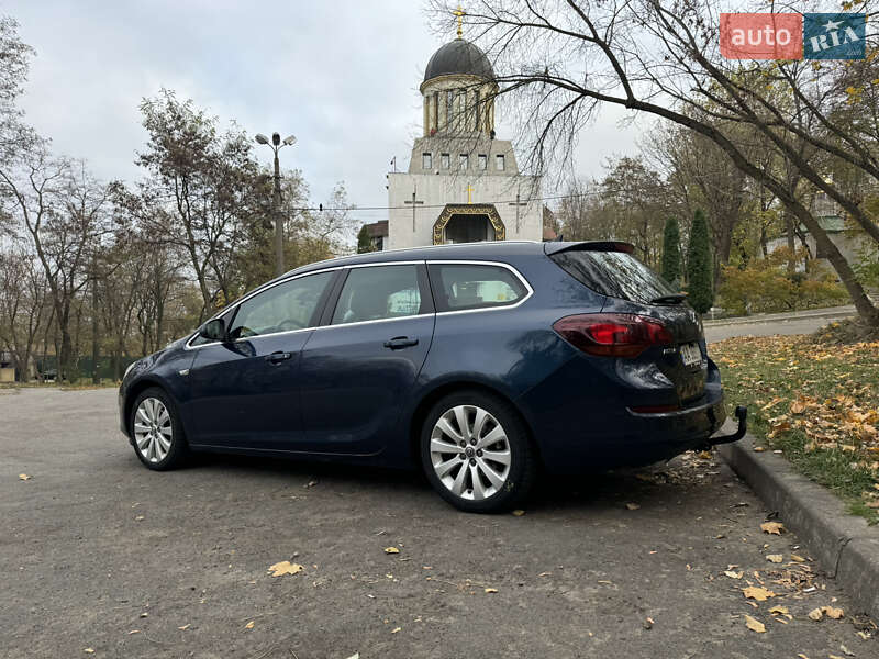 Універсал Opel Astra 2011 в Києві
