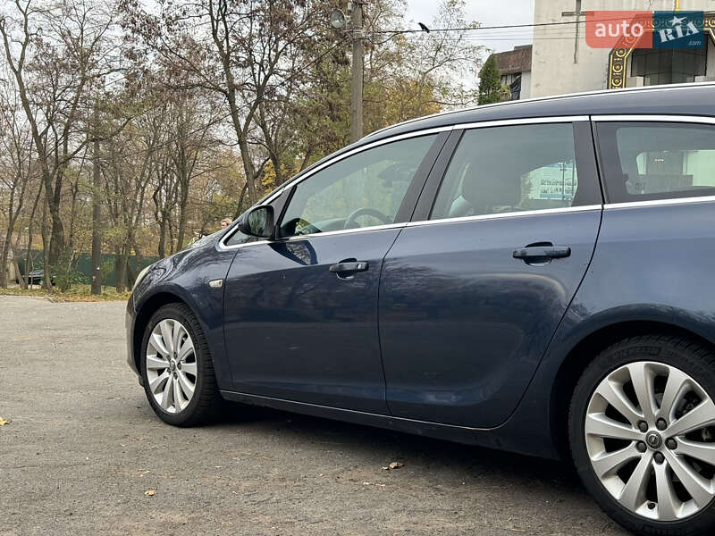 Універсал Opel Astra 2011 в Києві