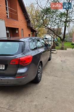 Универсал Opel Astra 2011 в Городке