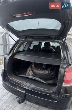 Универсал Opel Astra 2011 в 