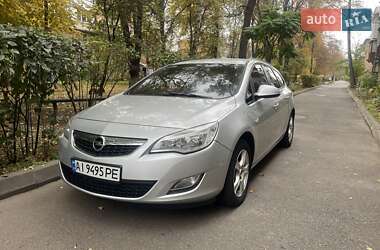 Універсал Opel Astra 2011 в Києві