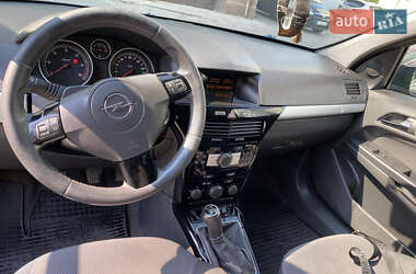 Универсал Opel Astra 2010 в 