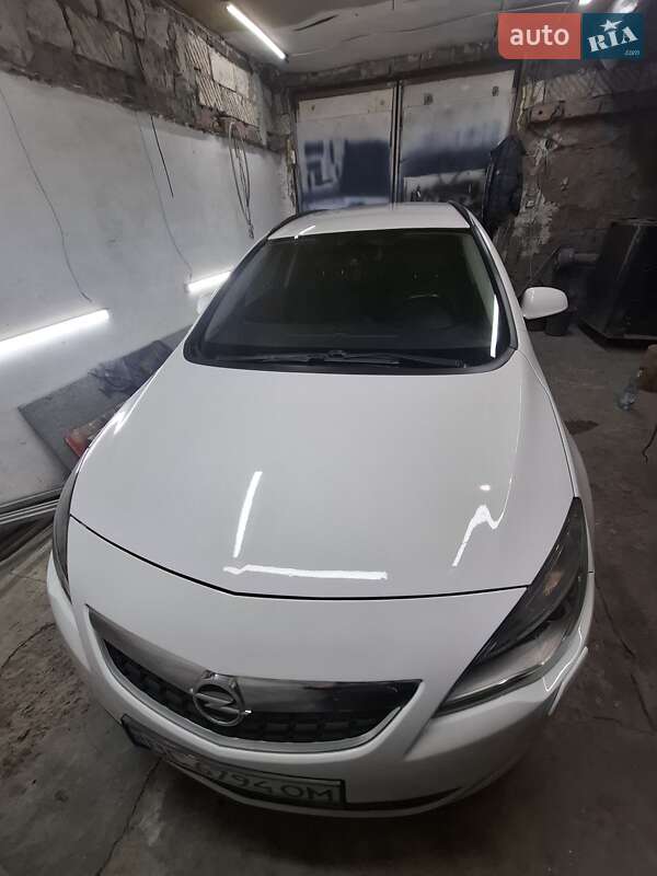 Opel Astra 2011