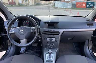 Седан Opel Astra 2005 в Самборе