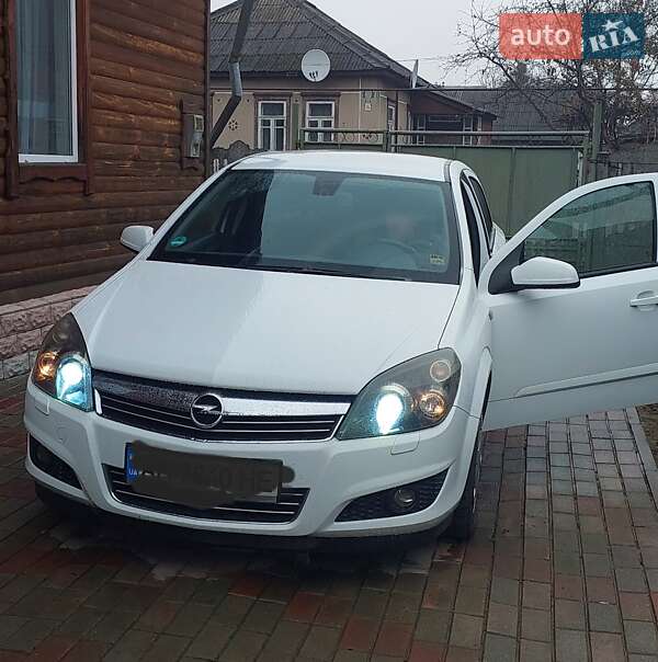 Хэтчбек Opel Astra 2008 в Овруче