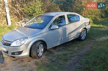 Седан Opel Astra 2010 в Чуднові