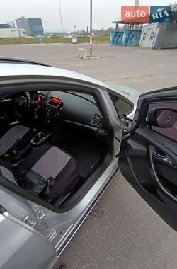 Универсал Opel Astra 2011 в 