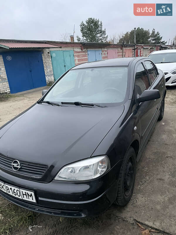 Седан Opel Astra 2006 в Вараші