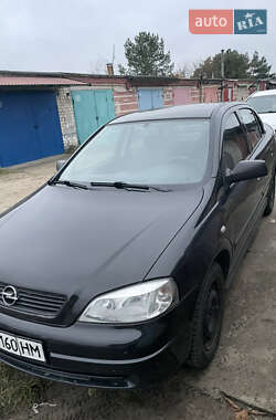 Седан Opel Astra 2006 в Вараші