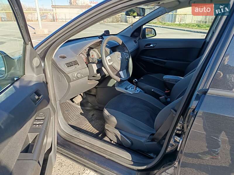Хэтчбек Opel Astra 2013 в Ивано-Франковске