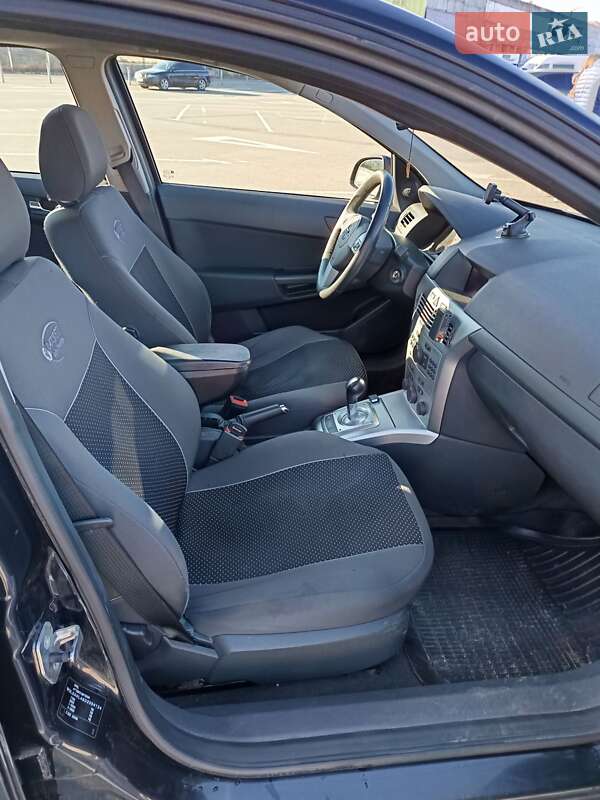 Хэтчбек Opel Astra 2013 в Ивано-Франковске