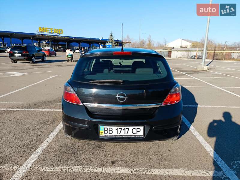 Хэтчбек Opel Astra 2013 в Ивано-Франковске