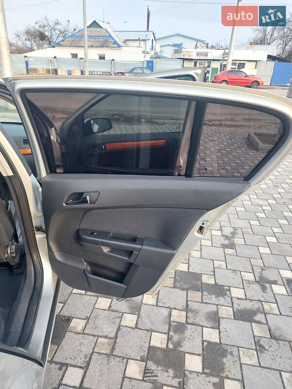 Хэтчбек Opel Astra 2006 в Полтаве