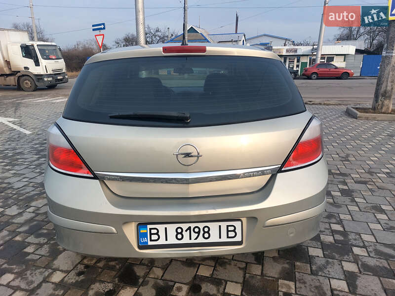Хэтчбек Opel Astra 2006 в Полтаве
