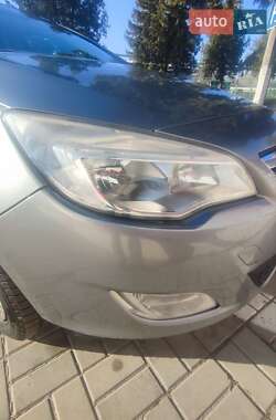 Універсал Opel Astra 2010 в Черкасах