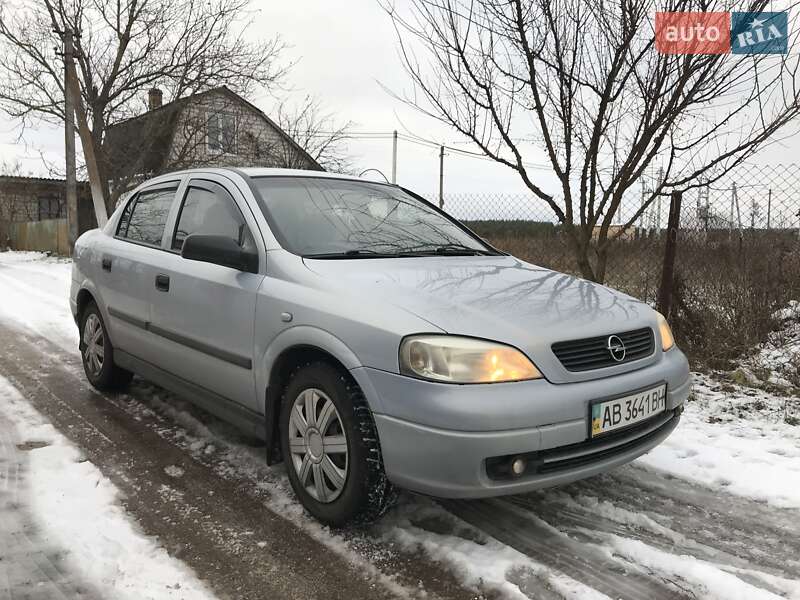 Седан Opel Astra 2005 в 