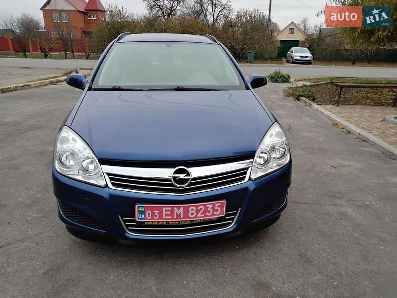 Универсал Opel Astra 2008 в Лохвице