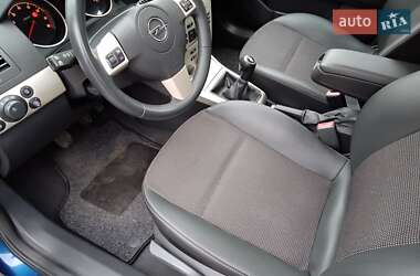 Универсал Opel Astra 2008 в Лохвице